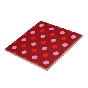 Azulejo De Cerâmica Vermelho e Rosa Sobre Desenho de Bolinhas Marrom