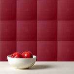 Azulejo De Cerâmica Vermelho Garnet, de cor sólida<br><div class="desc">Design de vermelho de Garnet de cor sólida.</div>