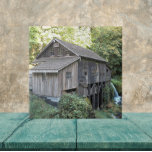 Azulejo De Cerâmica Vintage Wooden Grist Mill<br><div class="desc">Para coletores de história e nostalgia! Azulejo cerâmico que apresenta a imagem fotográfica de uma fábrica vintage de moagem de madeira que é hoje um marco histórico. Perfeito para ser usado como um banquete de cozinha! Crédito: Cedar Creek Grist Mill - Woodland,  Washington.</div>