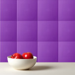 Azulejo De Cerâmica Violeta violeta clara e sólida, púrpura<br><div class="desc">Design violeta violeta violeta brilhante sólida.</div>