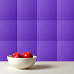 Azulejo De Cerâmica violeta violeta violeta vívida, de cor simples<br><div class="desc">Design violeta violeta vívida violeta de cor simples.</div>