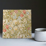 Azulejo De Cerâmica William Morris Lily Art Nouveau Padrão Floral<br><div class="desc">William Morris Lily Design. William Morris era um designer de têxteis inglês, artista, escritor e socialista associado à Irmandade Pré-Raphaelita e ao Movimento de Artes e Artesanatos Britânicos. Ele fundou uma empresa de design em parceria com o artista Edward Burne-Jones, e o poeta e artista Dante Gabriel Rossetti. Este belo...</div>