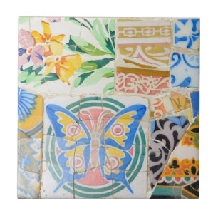 Azulejo de mosaicos de Guell do parque