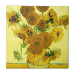 Azulejo dos girassóis de Van Gogh<br><div class="desc">Azulejo dos girassóis de Van Gogh. Pintura a óleo em canvas desde 1888. O vaso com quinze girassóis é um dos trabalhos duma vida os mais amados de Vincent van Gogh ainda. O uso brilhante dos amarelos evoca quietamente o fim do verão. Um grande presente para fãs dos girassóis, do...</div>