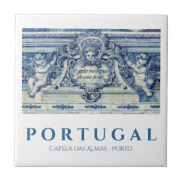 Azulejos de paredes brancas e azuis portuguesas co