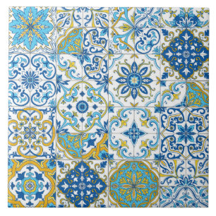 Azulejos em azul e amarelo