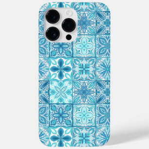 azulejos ornamentados em azul e branco