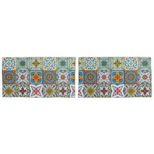 azulejos ornamentados em azul e laranja