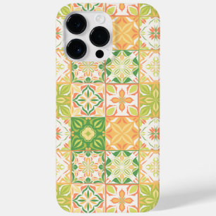 azulejos ornamentados em verde e amarelo