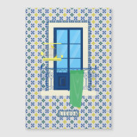 Azulejos portugueses e varanda de janela com aves