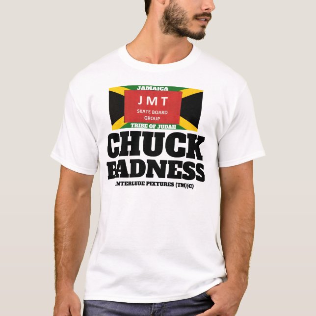 BADNESS CHUCK. Camiseta Masculina Básica (Frente)