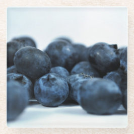 Bagas azuis na mesa branca