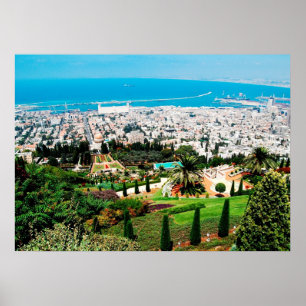 Bahai jardina acima de Haifa, acima do poster de