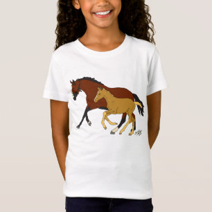 Baía com seu t-shirt do potro