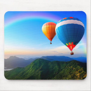 Balão de ar quente sobre o arco-íris Mousepad da
