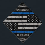 Bandana Cão Policial de Linha Azul Personalizado<br><div class="desc">Thin Blue Line Bandana - Bandeira americana em cores da polícia, design angustiado. Personalize com o nome do cão da polícia. Esta bandana personalizada da polícia é perfeita para as famílias da polícia e da polícia e para todos aqueles que as apoiam. COPYRIGHT © 2020 Judy Burrows, Black Dog Art...</div>
