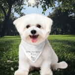 Bandana Casamento Pet Dog de Nome Personalizado de Seguran<br><div class="desc">Uma bandana de casamento super fofa,  com anéis de casamento. Personalize com o nome do seu cão e o seu papel de honra no seu dia especial. Projetado por Thisnotme©</div>