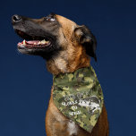 Bandana Este Cachorro Adora Pescar Pato de Cachorro Negro<br><div class="desc">Uma legal bandana verde do camo para o cão que adora pescar com seu dono da costa,  no barco ou no caiaque. Este design apresenta um grande baixo.</div>