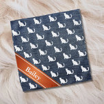 Bandana Faux Denim White Sitting Cats<br><div class="desc">Faux denim material jean azul com padrão de silhueta de gatos brancos sentados. Faixa laranja vermelha na diagonal. Personalize com um nome!</div>