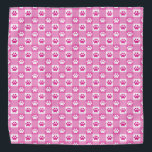 Bandana Gingham rosa-bonito com impressões de pata<br><div class="desc">Pamper seu animal de estimação com este eterno de gingham rosa com bandana com patas padronizadas!</div>