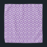 Bandana Gingham roxo com impressões de pata<br><div class="desc">Amarre seu animal de estimação com este eterno de gingham roxo com bandana com patas padronizadas!</div>