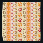 Bandana Impressões Pet<br><div class="desc">Um Impressão Laranja Brilhante e Colorido de patas parecerá Excelente Em Um Cachorro De Retriever De Laboratório Ou Ouro.</div>