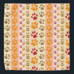 Bandana Impressões Pet<br><div class="desc">Um Impressão Laranja Brilhante e Colorido de patas parecerá Excelente Em Um Cachorro De Retriever De Laboratório Ou Ouro.</div>