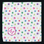 Bandana Monograma de impressões digitais coloridas em pata<br><div class="desc">Mostre o quanto você ama os animais com esta linda e colorida pata de bandana. Também parece incrível com um fundo preto. Aposto que seu animal de estimação vai ficar adorável vestindo-o!</div>