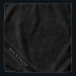 Bandana Onyx Black Velvet | Monograma de Grunge Chalkboard<br><div class="desc">Paleta de humor dramática com fundo de veludo esmagado, de inspiração gótica escura e rica, da coleção "Moody Jewel Tones". Este design apresenta uma textura de cor d'água de veludo inspirada em tons de joia profundos. A aparição metálica falsa dá-lhe uma sofisticação limpa e um aspecto personalizado. O moderno gradiente...</div>
