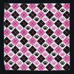 Bandana Padrão de Impressão da Pata de Estilo Rosa e Preto<br><div class="desc">Apresentando nosso design de argyle preto, rosa e branco na moda, com gravuras bonitas, a combinação perfeita de sofisticação e encanto inspirado em animais. Esta design de revelação combina o padrão clássico de argyle com as impressões de pata lúdicas, criando um aspecto único e elegante. O padrão argyle exumenta uma...</div>