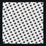 Bandana Padrão de impressão de pata preta<br><div class="desc">Apresentando nosso encantador padrão de pegadas pretas em um fundo branco limpo, um design que captura a essência do seu amor pelos animais de estimação. Este padrão delicioso apresenta uma série de estampas pretas organizadas em um padrão repetido, criando um efeito lúdico e atraente. Quer você seja um orgulhoso dono...</div>