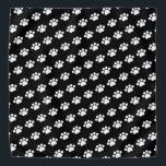 Bandana Padrão de impressão de tela branca<br><div class="desc">Apresentando nosso charmoso padrão de pintas brancas em um fundo preto, um design que captura a essência do seu amor pelos animais de estimação. Este padrão delicioso apresenta uma série de estampas brancas organizadas em um padrão repetido, criando um efeito lúdico e atraente. Quer você seja um orgulhoso dono de...</div>