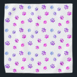 Bandana Padrão de impressões de pata azul roxa<br><div class="desc">Mostre o quanto você ama os animais com esta bandana giro e roxa,  rosa e azul com padrão de pata. Aposto que o seu animal de estimação vai ficar adorável vestindo-o também!</div>