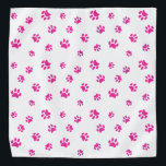 Bandana Padrão de impressões de pata rosa-branca<br><div class="desc">Mostre o quanto você ama os animais com esta bela bandana com estampas rosa. Também parece incrível com outros fundos. Aposto que seu animal de estimação vai ficar adorável vestindo-o!</div>