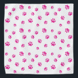 Bandana Padrão de impressões de pata rosa-branca<br><div class="desc">Mostre o quanto você ama os animais com esta bela bandana com estampas rosa. Também parece incrível com outros fundos. Aposto que seu animal de estimação vai ficar adorável vestindo-o!</div>