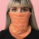 Bandana Padrão de Script de Assinatura Personalizado Branc<br><div class="desc">Texto Branco do Padrão de Script de Assinatura Personalizado no Bandana Coral. Mostre seu estilo com esta bandana personalizada apresentando um design de script de assinatura chic em texto branco elegante contra fundo Coral. Este acessório versátil adiciona um toque pessoal à sua roupa, perfeito para visto casual, presentes ou eventos...</div>