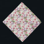 Bandana Pet Personalizado de Nome de Pet do Padrão Floral<br><div class="desc">Um bonito padrão floral,  personalizado com o nome do seu animal de estimação. Decorada com aquarelas rosadas e roxas,  esta bandana vai parecer incrível no seu animal de estimação! Tratem-se de um lenço igual a "Mãe e Eu" com o vosso próprio nome.</div>