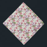 Bandana Pet Personalizado de Nome de Pet do Padrão Floral<br><div class="desc">Um bonito padrão floral,  personalizado com o nome do seu animal de estimação. Decorada com aquarelas rosadas e roxas,  esta bandana vai parecer incrível no seu animal de estimação! Tratem-se de um lenço igual a "Mãe e Eu" com o vosso próprio nome.</div>