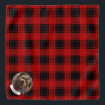 Bandana Quadro de Fotografias de Natal Vermelho e Xadrez P<br><div class="desc">Modelo de fotos de Natal divertidas com um padrão de xadrez vermelho. Copyright © Angi Laframboise.</div>
