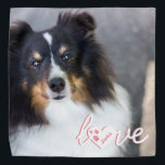 Bandana Texto Personalizado De Foto Pet E Amor Com Palavra<br><div class="desc">Design personalizável de modelo de foto de animal de estimação junto com um texto de script que diz: "love". A letra "O" é substituída por uma forma cardíaca. No coração há algumas pegadas de cachorro e uma área de texto personalizável para o nome do animal. O texto é redigido em...</div>