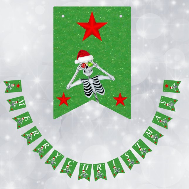 Bandeirinha Esqueleto Vermelho, Brincadeira de Natal Verde (Fun Skeleton ornament eyes Santa hat red stars on green Merry Christmas party banner bunting flags.)