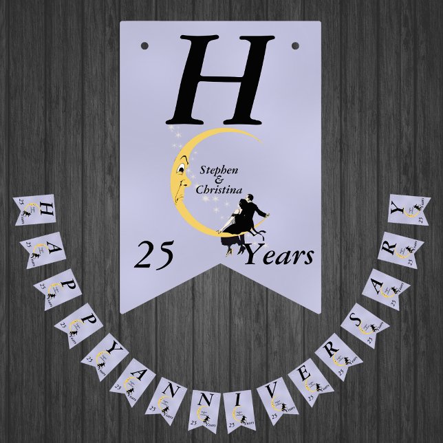 Bandeirinha Feliz Aniversário Casal na Lua Crescente Estrelas  (Loving couple sitting on crescent moon with angry face stars on pale blue Happy Anniversary banner.)