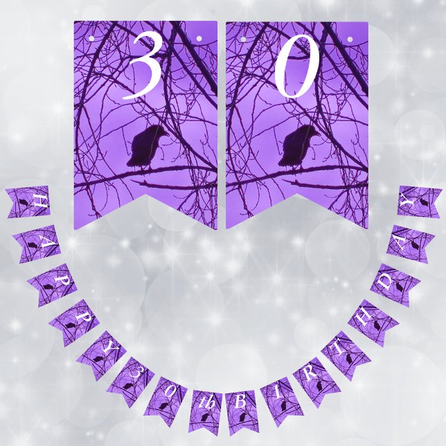 Bandeirinha Feliz Aniversário Lone Black Crow em Árvores Purpl (Silhouette of single black crow in spooky barren trees on purple Happy Birthday Party banner flags.)