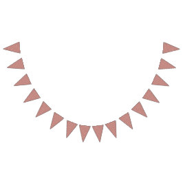 Bandeirinha Têxteis vermelhos e cor-de-rosa deitados sobre um