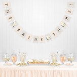 Bandeirinha Verde-Cor-de-rosa-penteado Noiva-de-Casamento<br><div class="desc">O banner de bunting "Bride to Be" do chá de panela de casamento apresenta buquês florais elegantes de aquarela, incluindo flores de rosa e ranúculo, assim como riscas escovas e padrões de bolinhas. Estão incluídos tons neutros de rosa-pincel, bege, branco, creme e verde. Perfeito para um evento de primavera ou...</div>