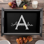 Bandeja Black Silver Modern Script Girly Monographic Name<br><div class="desc">Nome do Monograma de Script Simples Preto e Prateado Local para Servir a Bandeja. Isso faz a formatura perfeita,  aniversário,  casamento,  chá de panela,  aniversário,  chá de fraldas ou presente de festa de solteira para alguém que ama luxo de vidro e estilos quíticos.</div>