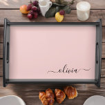 Bandeja Blush Dusty Pink Modern Script Girly Monograma Nom<br><div class="desc">Nome do Monograma Simples,  Cor-de-Rosa,  com Blush Dusty,  Local de Serviço da Bandeja. Isso faz a formatura perfeita,  aniversário,  casamento,  chá de panela,  aniversário,  chá de fraldas ou presente de festa de solteira para alguém que ama luxo de vidro e estilos quíticos.</div>