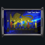 Bandeja Chanukkah Brass Lion Menorah<br><div class="desc">Apresenta uma reprodução digital em 3D de um latão,  menorah com o tema leão,  feita em Israel por volta de 1950,  sobre um fundo fractal azul. Mostrado com velas acesas. Adicione seu próprio texto.</div>