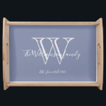 Bandeja Nome da Família Rustic Wedt Monograma<br><div class="desc">Nome Da Família Rustic Wedding Monograma Monograma Nome Simples Elegante Azul Luz Servindo Bandeja. Monograma personalizado inicial, com o sobrenome da família ou o seu nome e data estabelecida em caracteres brancos em um fundo azul claro. Um presente único para casamentos, recém-casados e presentes de chá de panela. É adorável...</div>