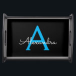 Bandeja Nome do Monograma Girly de Script Preto Azul<br><div class="desc">Local de serviço da bandeja do nome do monograma de script simples preto e azul. Isso faz a formatura perfeita,  aniversário,  casamento,  chá de panela,  aniversário,  chá de fraldas ou presente de festa de solteira para alguém que ama luxo de vidro e estilos quíticos.</div>